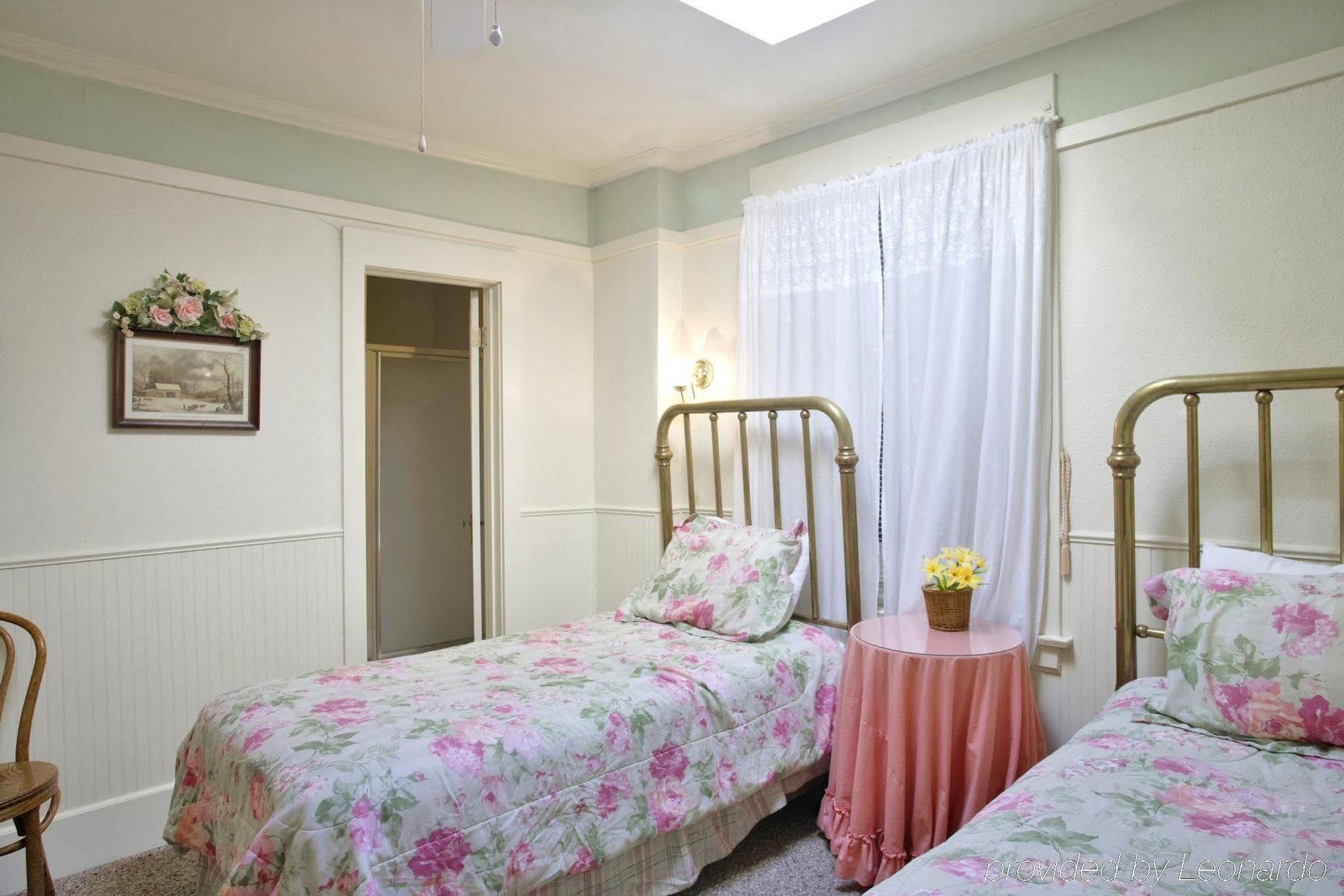 Americas Value Royal Carriage Inn Jamestown